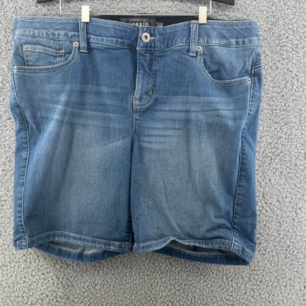 Torrid Premium Denim Jean Shorts Size 18W Medium Wash Classic Fit
